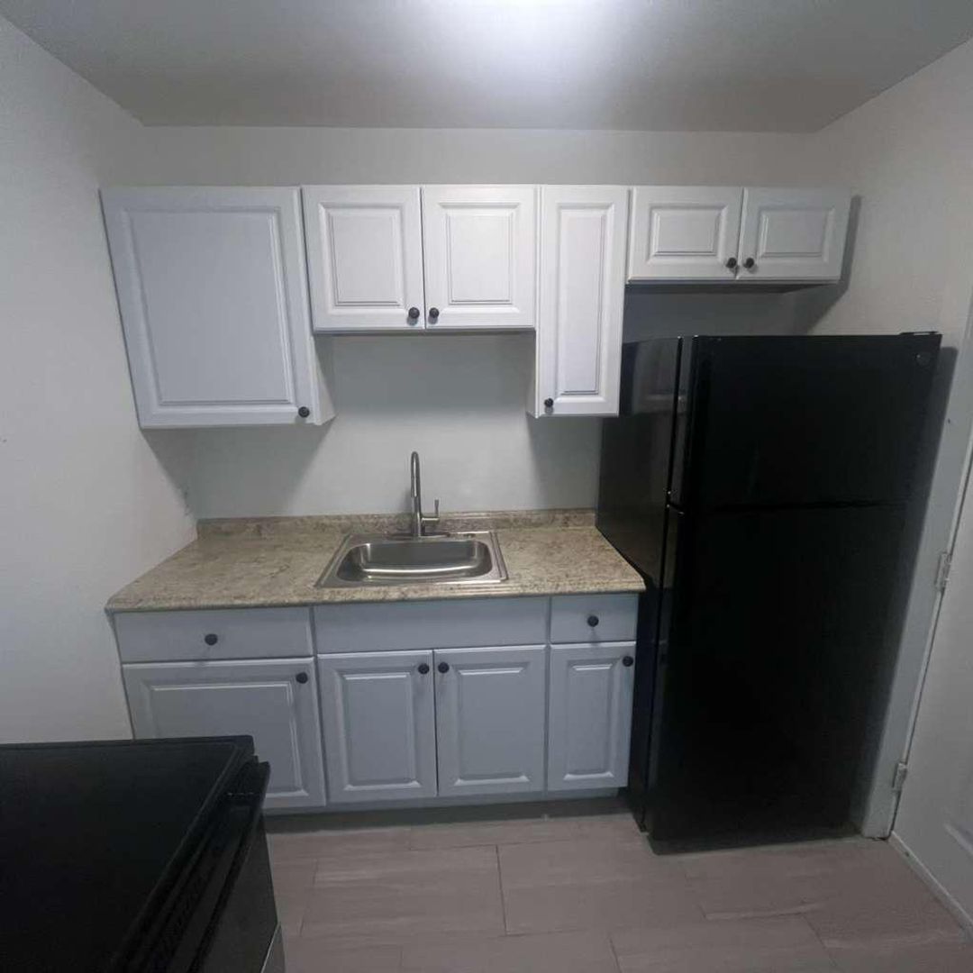 Fort Myers Apartment: 3619 Seminole Avenue