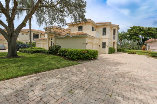 ** SPORTS MEMBERSHIP ** BONITA SPRINGS SPANISH WELLS COUNTRY CLUB ON GORGEOUS LAKE** – photo 1