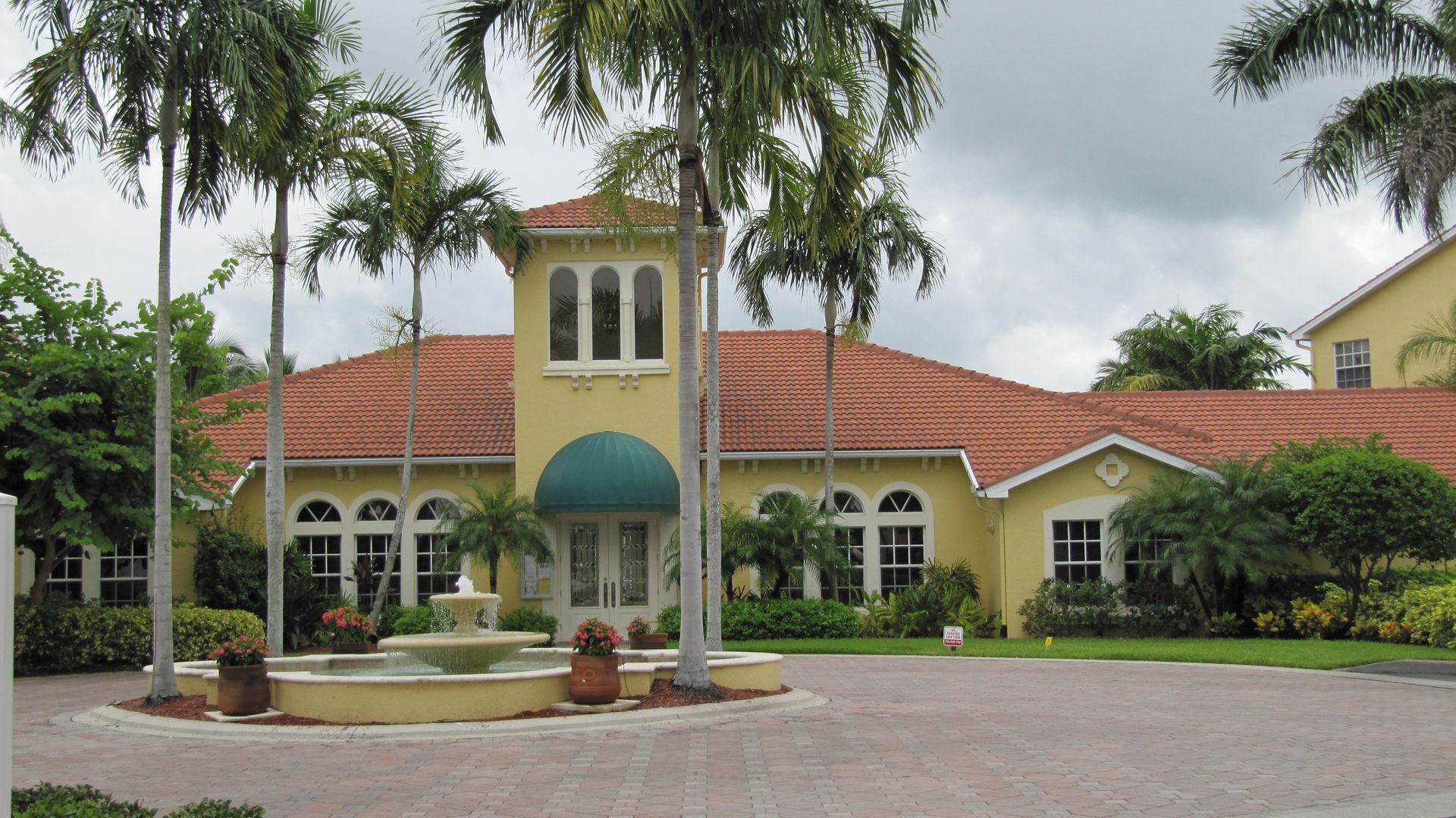 Naples House: 4630 St. Croix Lane #827