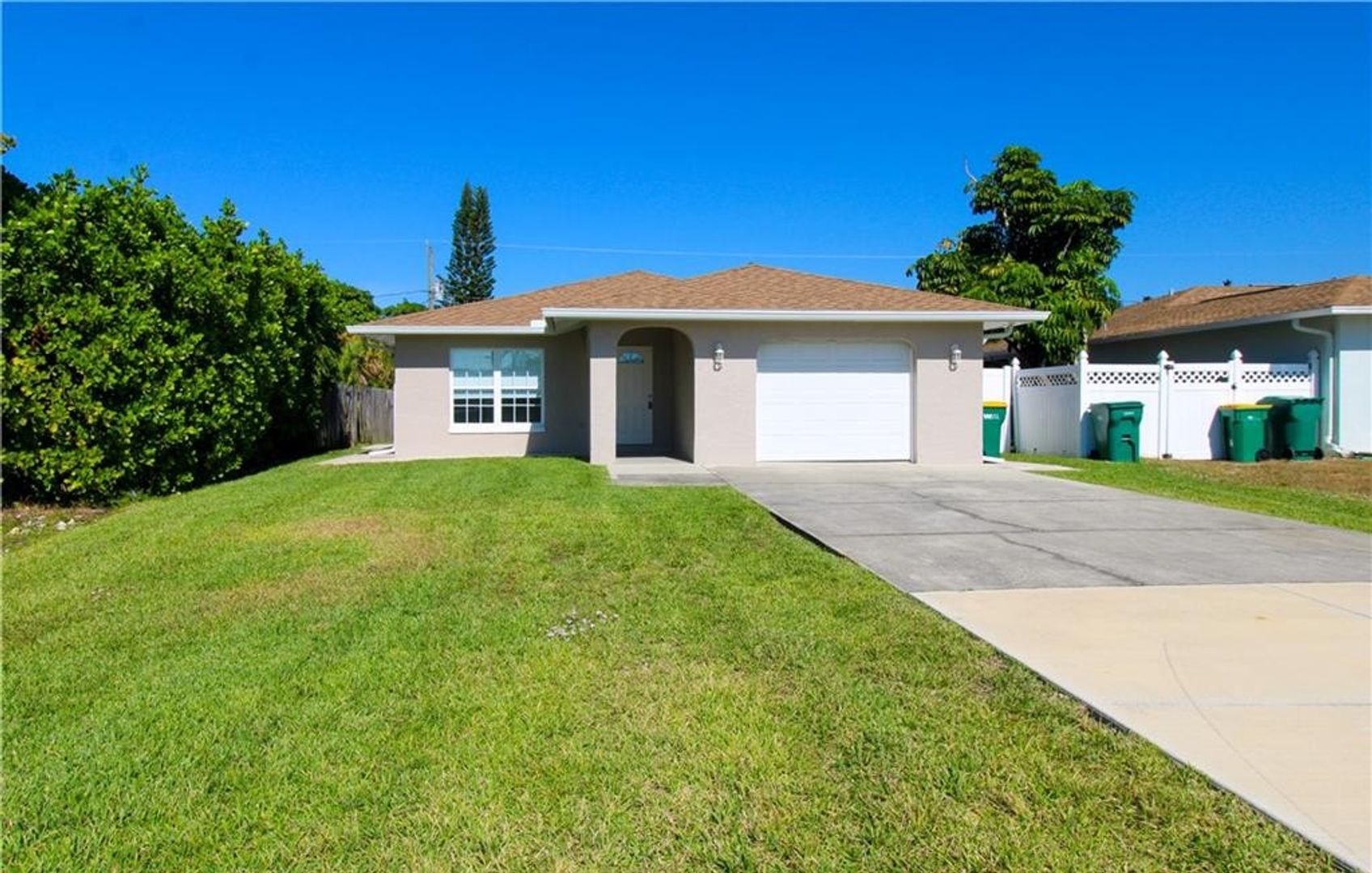 Naples House: 615 108th Avenue North