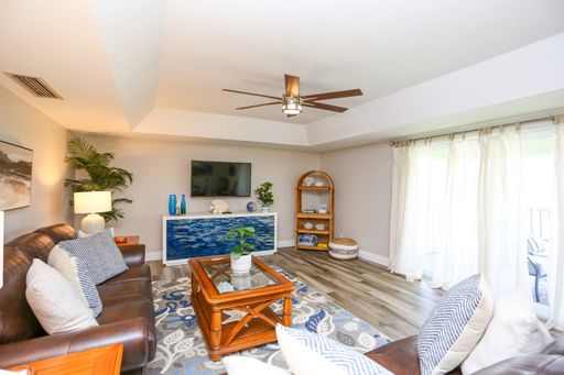 GLADES COUNTRY CLUB 2/2 WITH GOLF BEAUTIFUL UNIT READY FOR YOU TO RENT SEASONALLY – photo 1