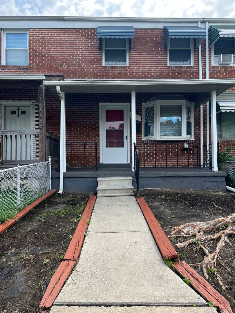 Baltimore House: 7817 Saint Boniface Lane