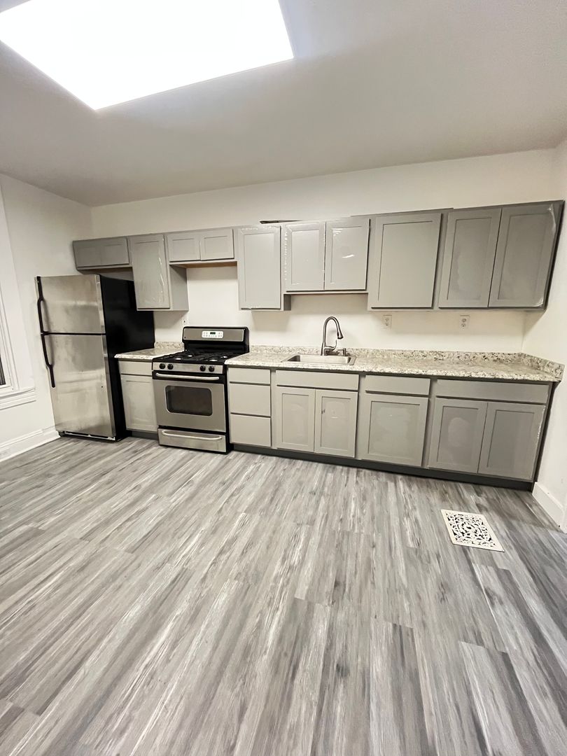 Baltimore House: 639 N Kenwood Avenue