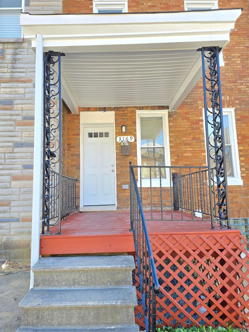 Baltimore House: 3169 Ravenwood Avenue