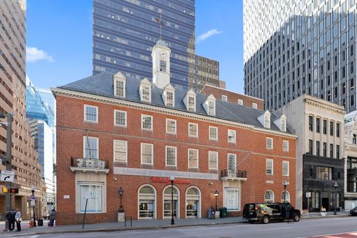Two-Level 1 Bedroom w/Den Apartment in Downtown Baltimore – photo 1