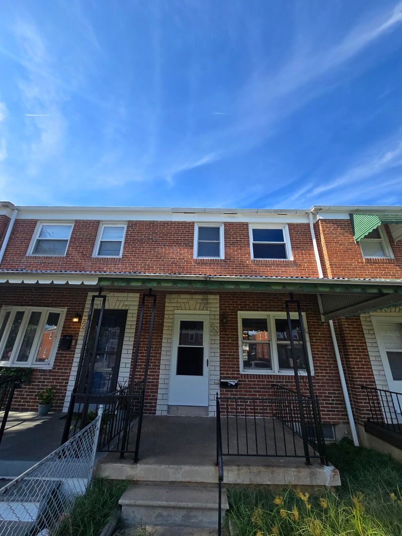 Middle River House: 2205 Redthorn Road