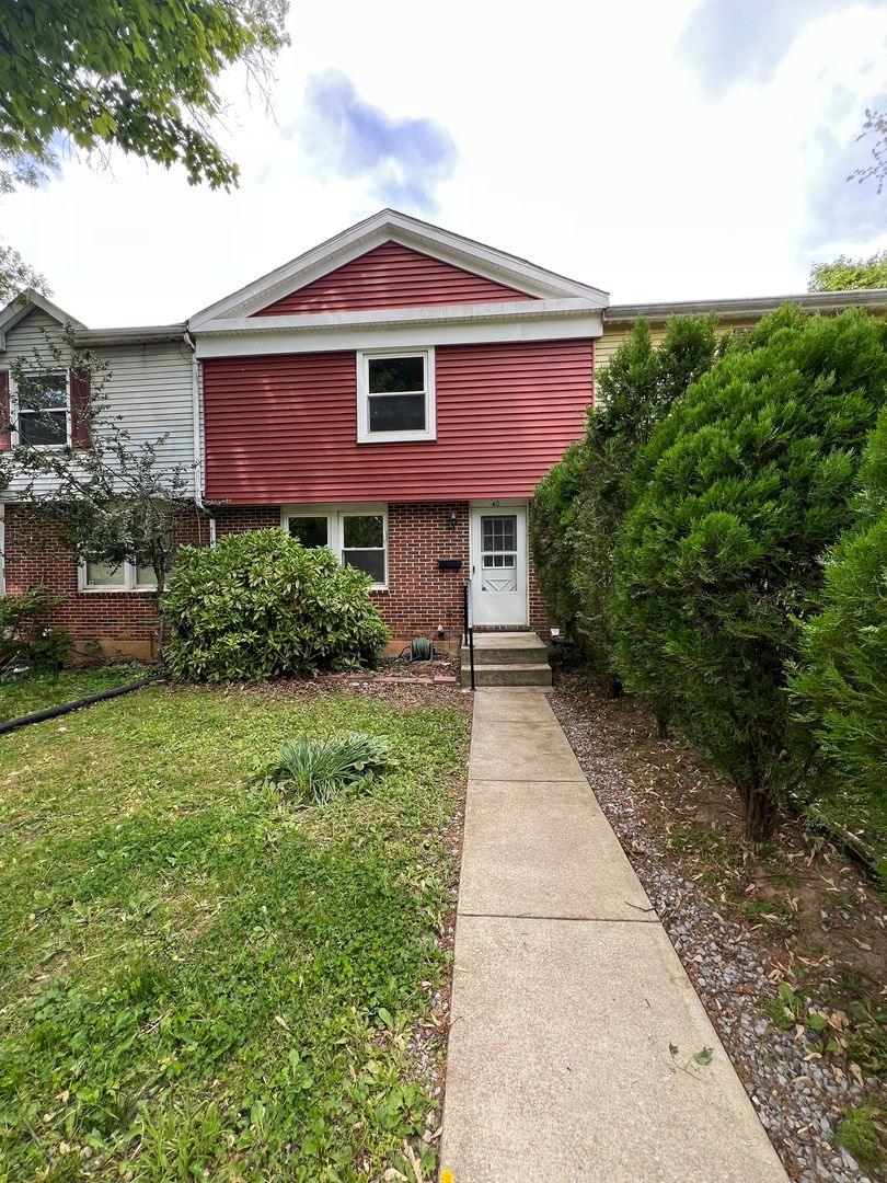 Reisterstown House: 40 Bon Oak Court