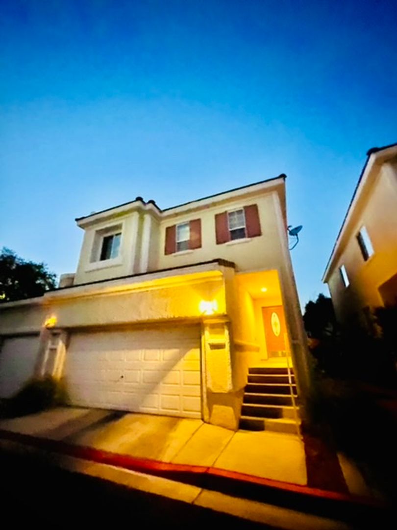 Henderson House: 213 Heiple Ct