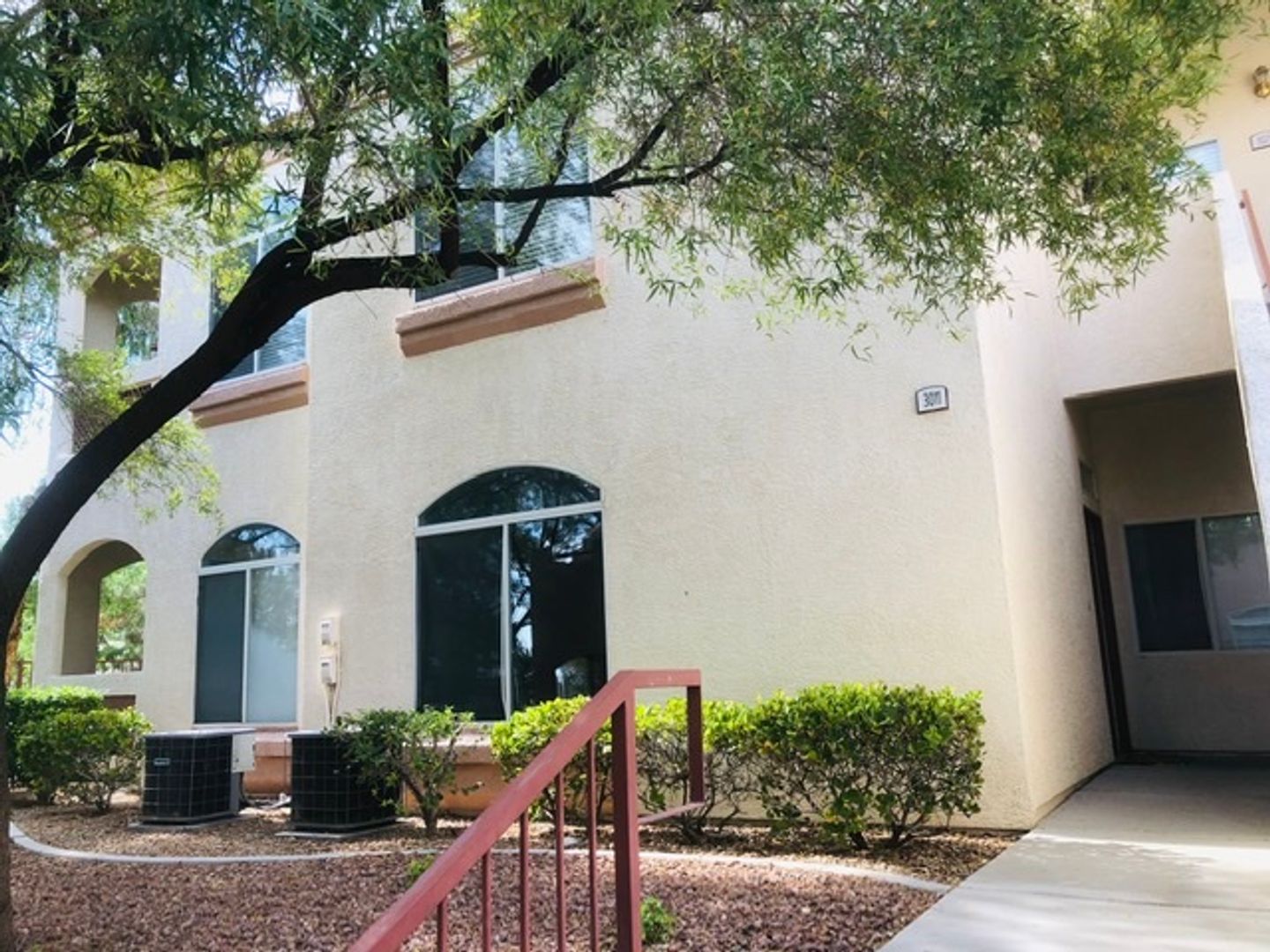 Henderson House: 700 Carnegie 3011