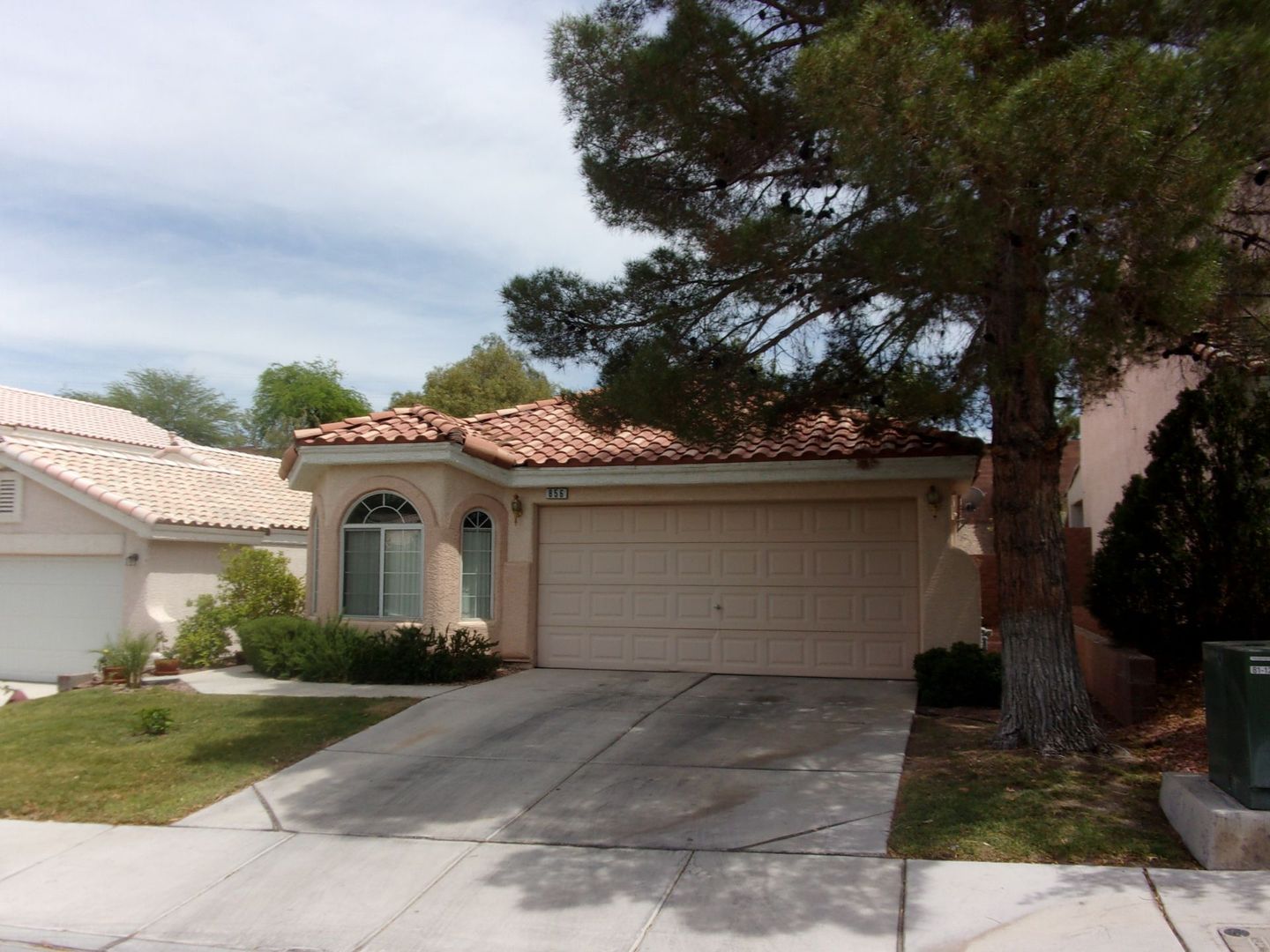 Henderson House: 856 Binbrook Drive