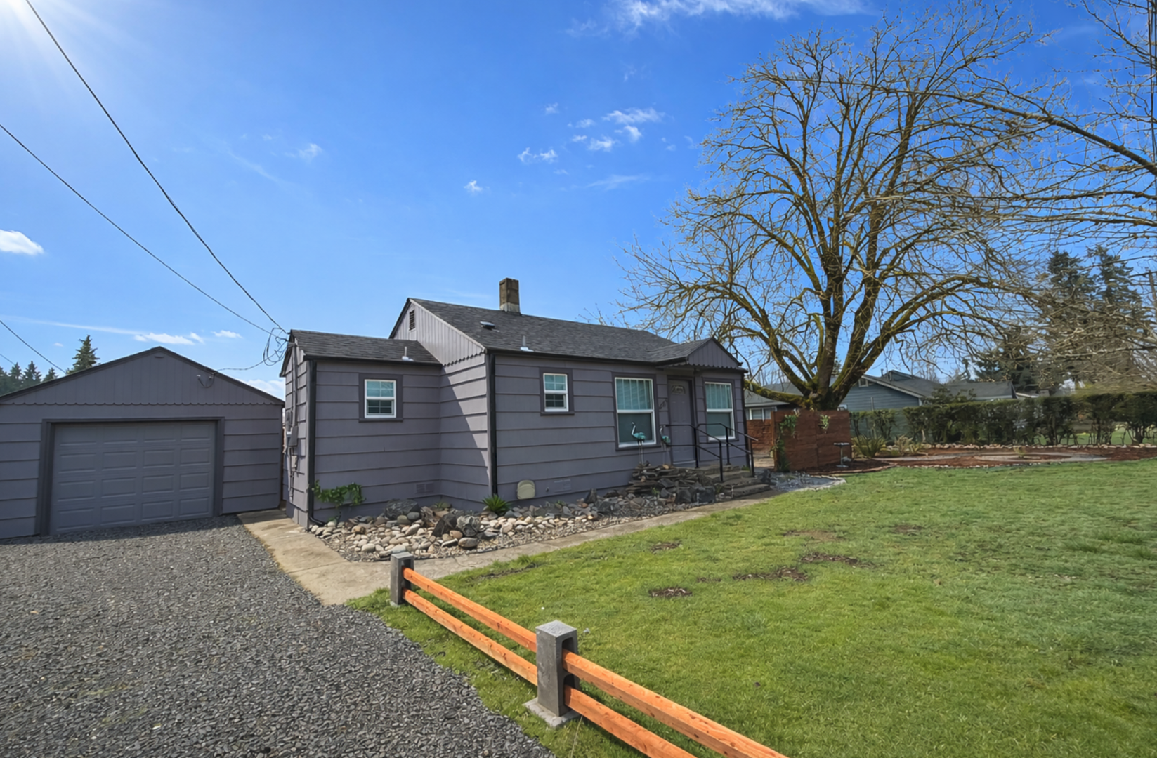 Springfield House: 4665 Daisy St