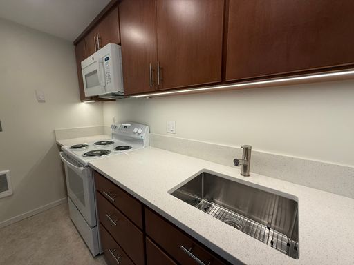 Updated One Bedroom – photo 1