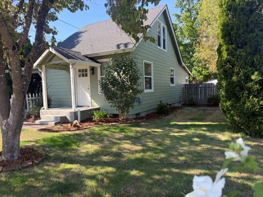 Charming River Road Two Bedroom! – photo 1