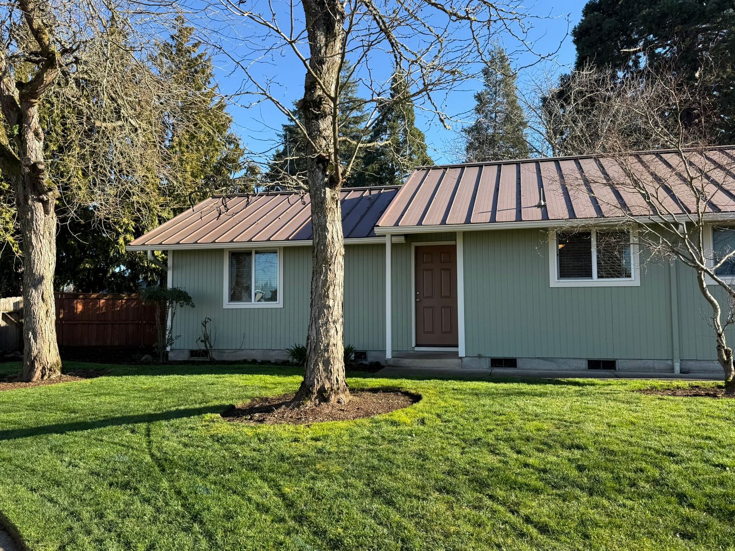 Springfield Apartment: 957 W L Street