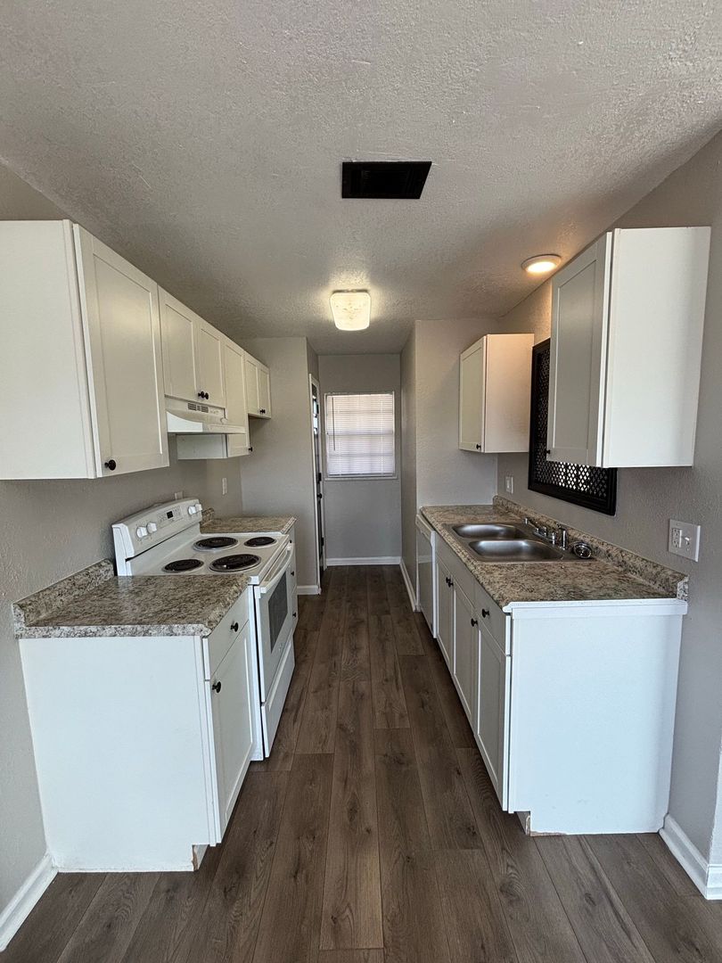 Jonesboro House: 1800 Fairlane