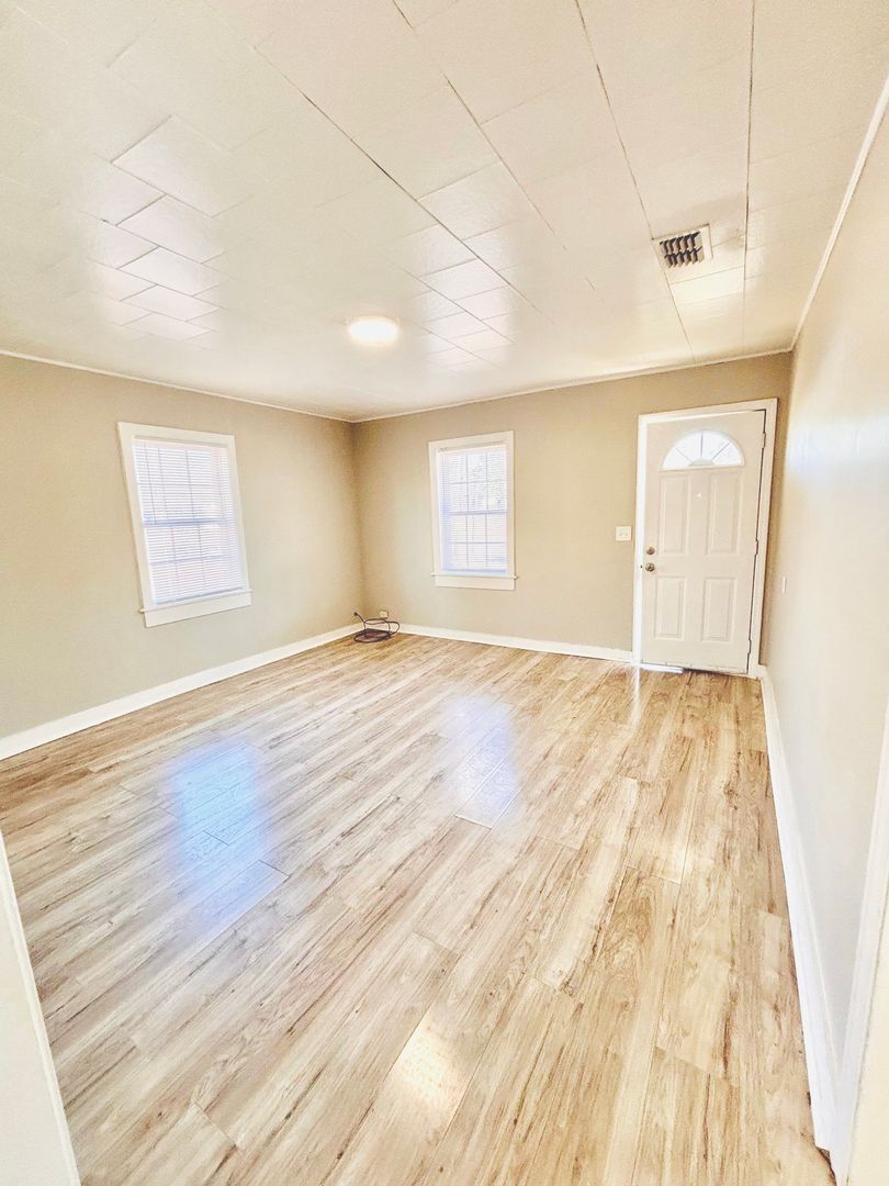 Trumann House: 257 N Pine