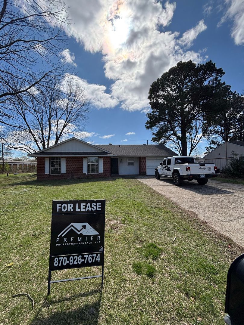 Jonesboro House: 1800 Fairlane