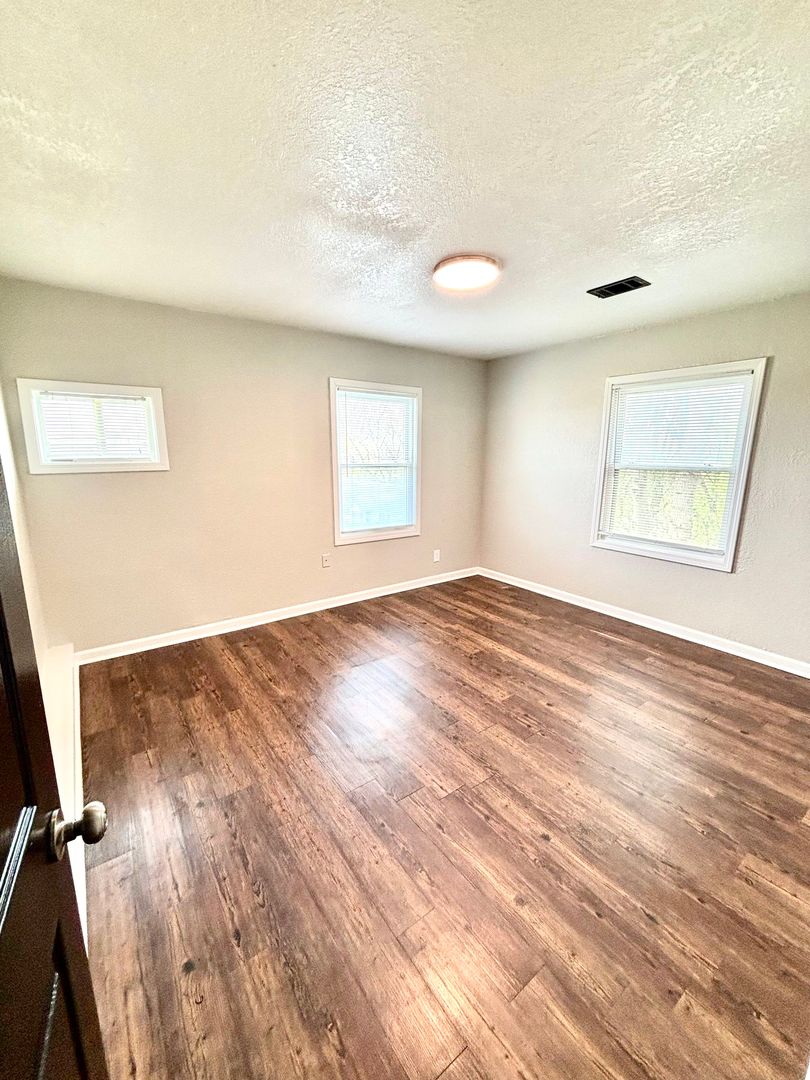 Jonesboro Apartment: 701 Airport Rd