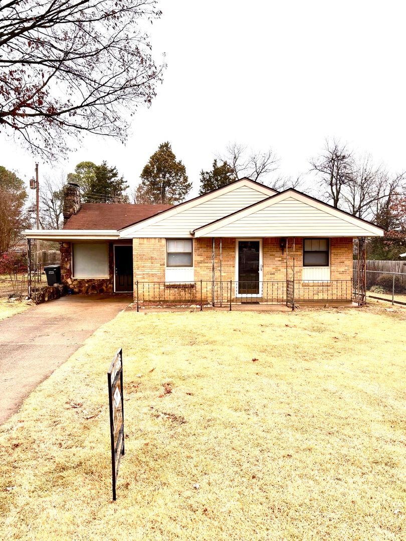 Jonesboro House: 732 Crest Dr