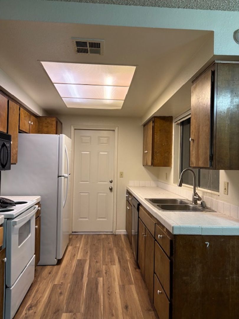 Clovis Apartment: 80 Alamos