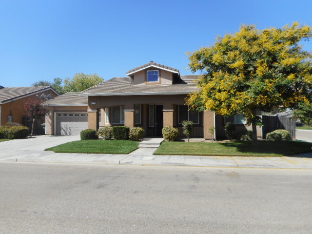 Fresno House: 2570 S Duke Ave