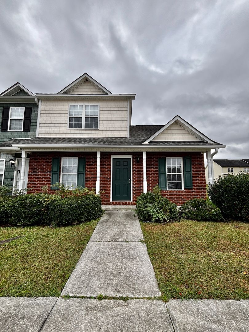 Jacksonville House: 207 Ashwood Drive