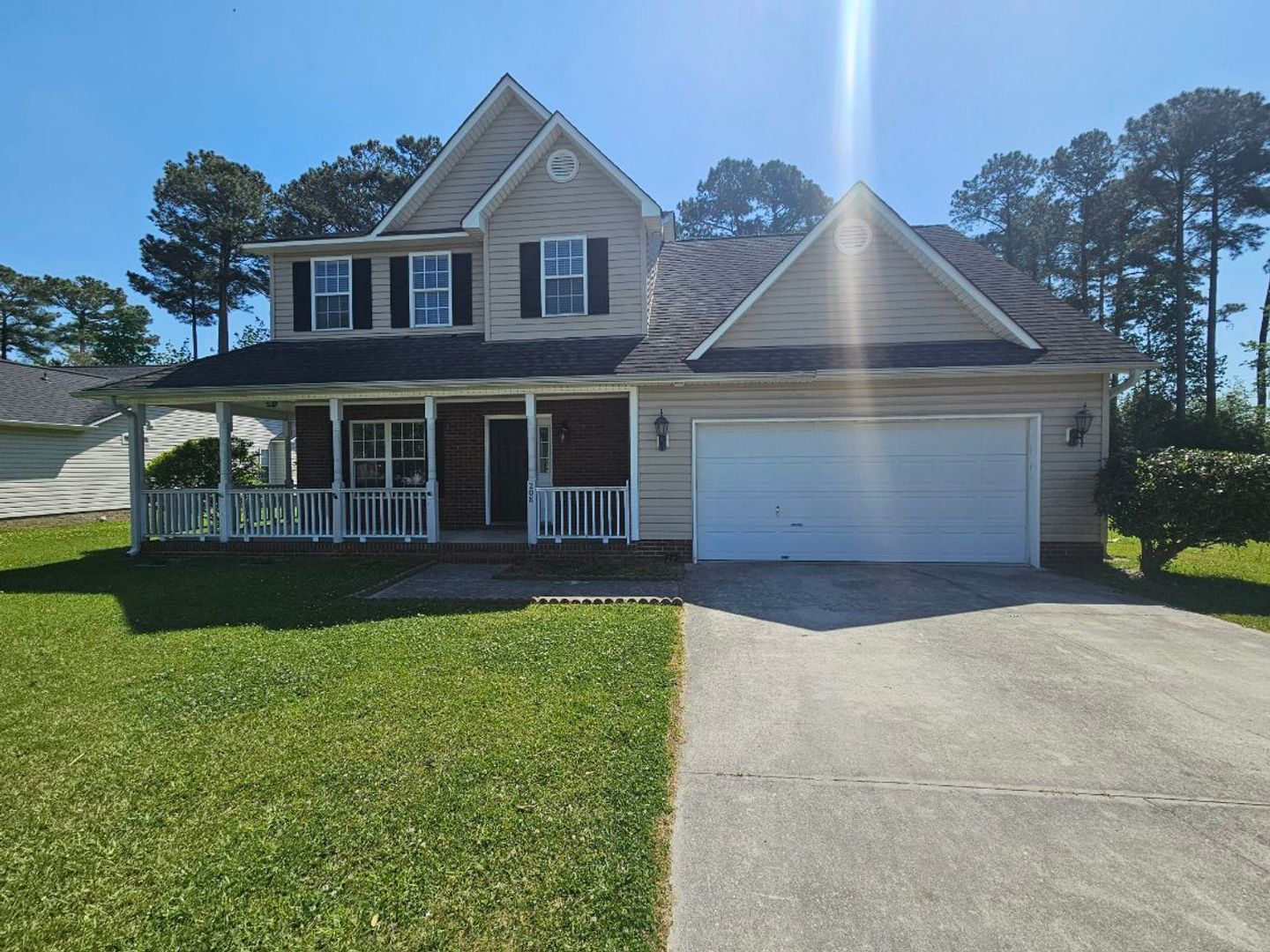 Jacksonville House: 208 Burning Tree Lane
