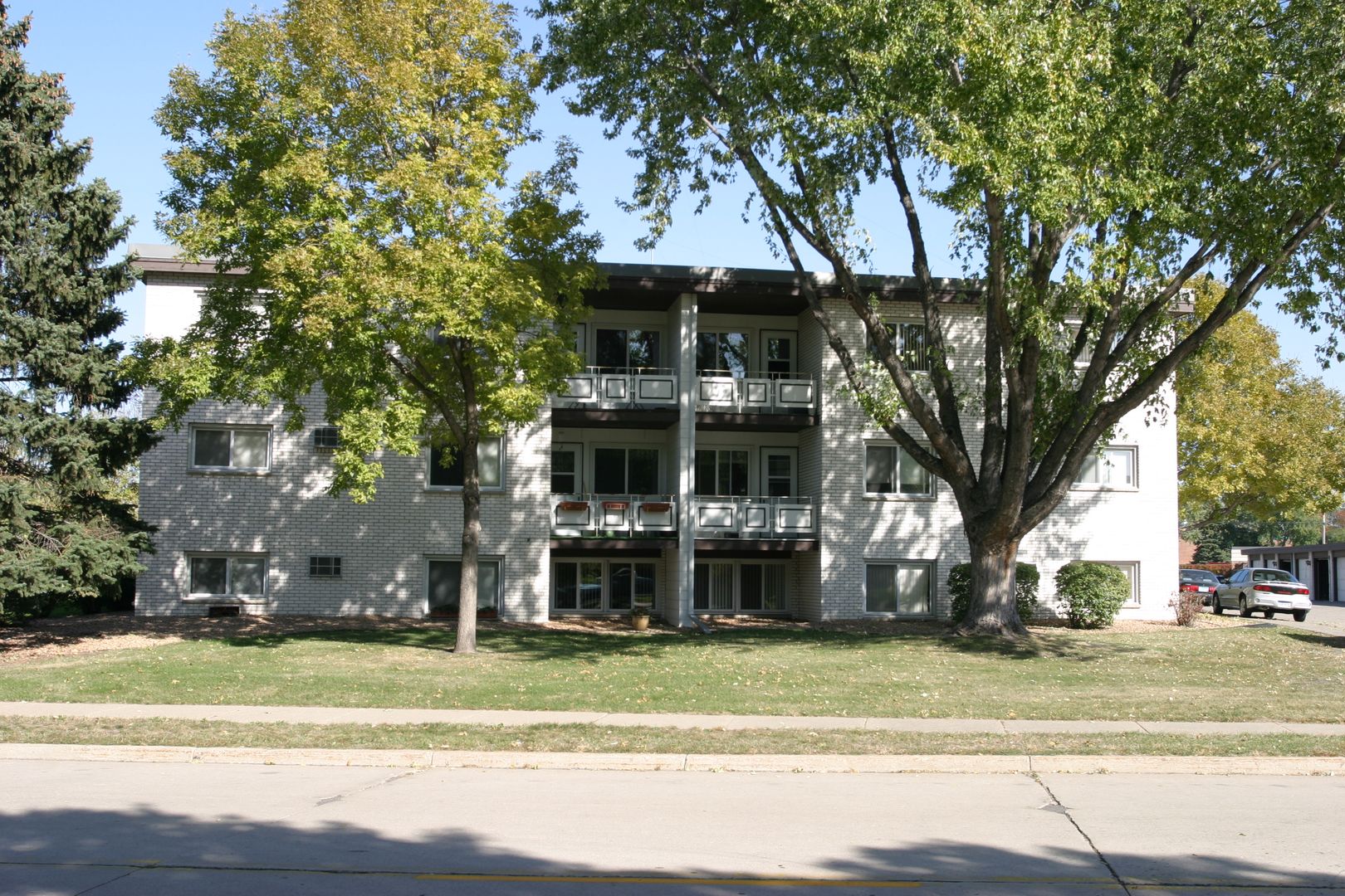 Edina Apartment: 4201 Parklawn Ave