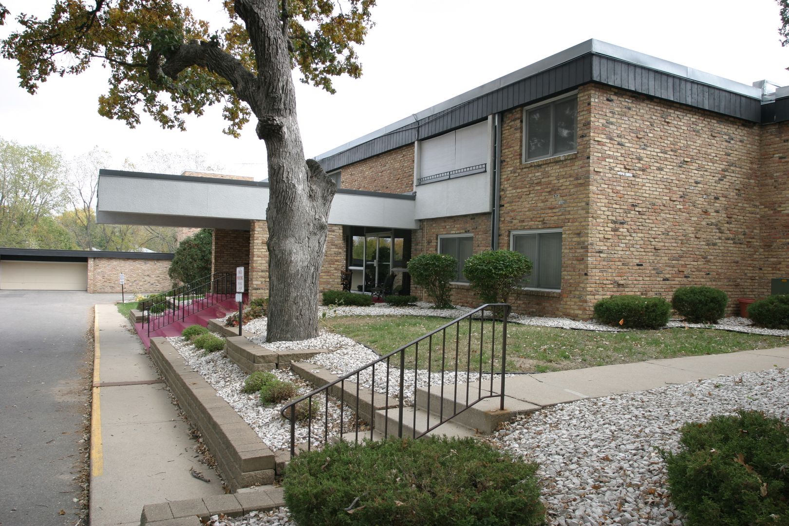 Bloomington Apartment: 1819 W Old Shakopee Rd