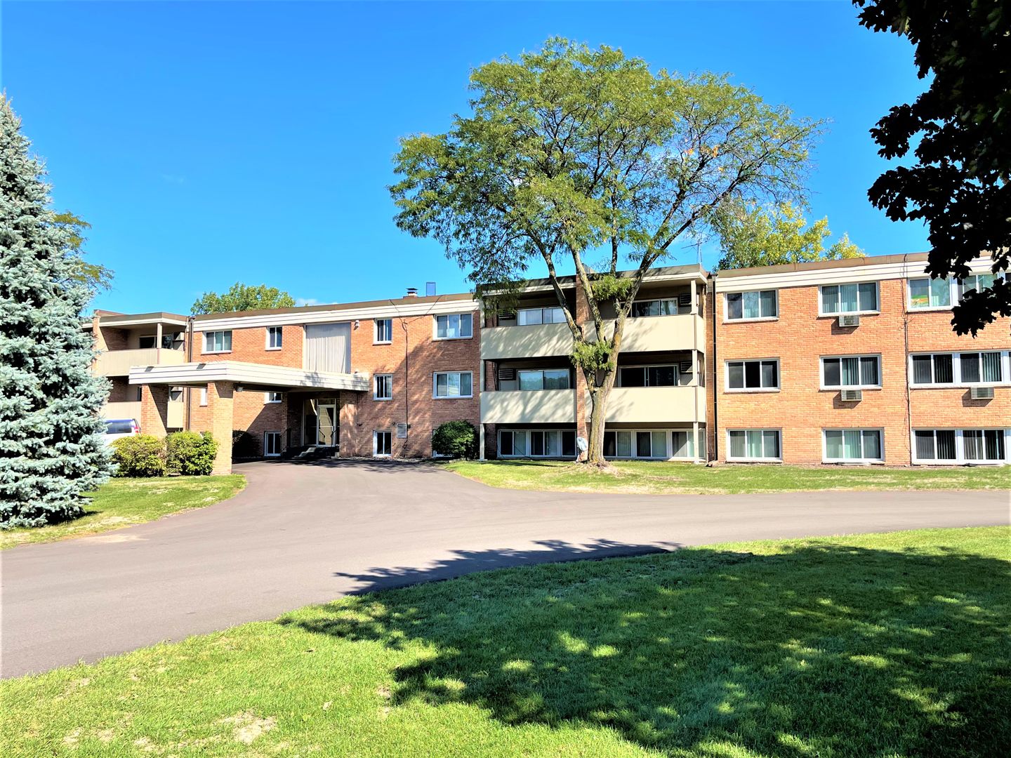 Edina Apartment: 4435 Parklawn Court