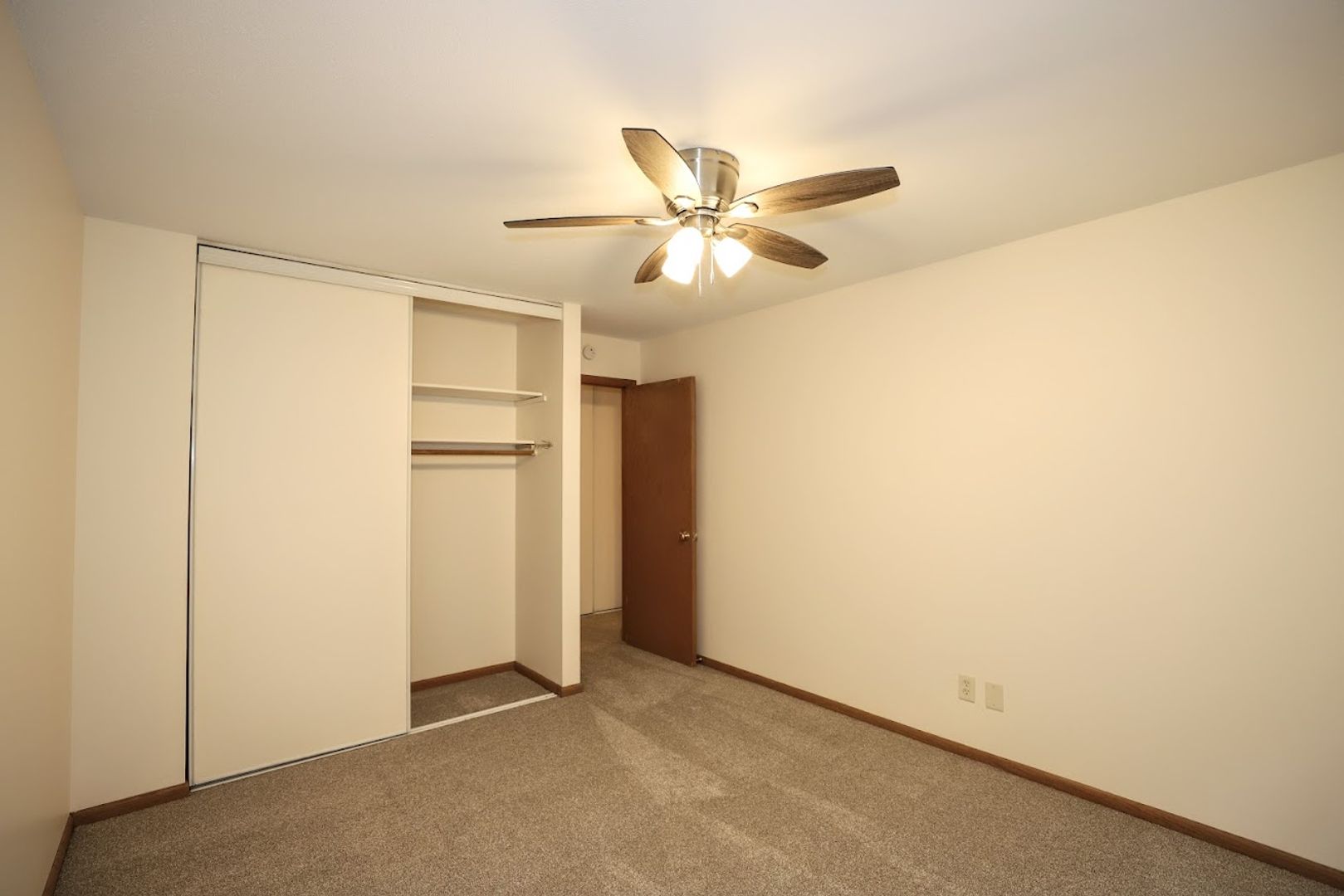 Chanhassen Apartment: 420/440/489 Chan View