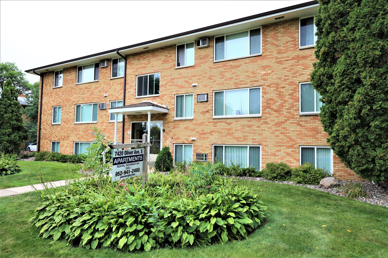 Richfield Apartment: 7420 Oliver Ave S