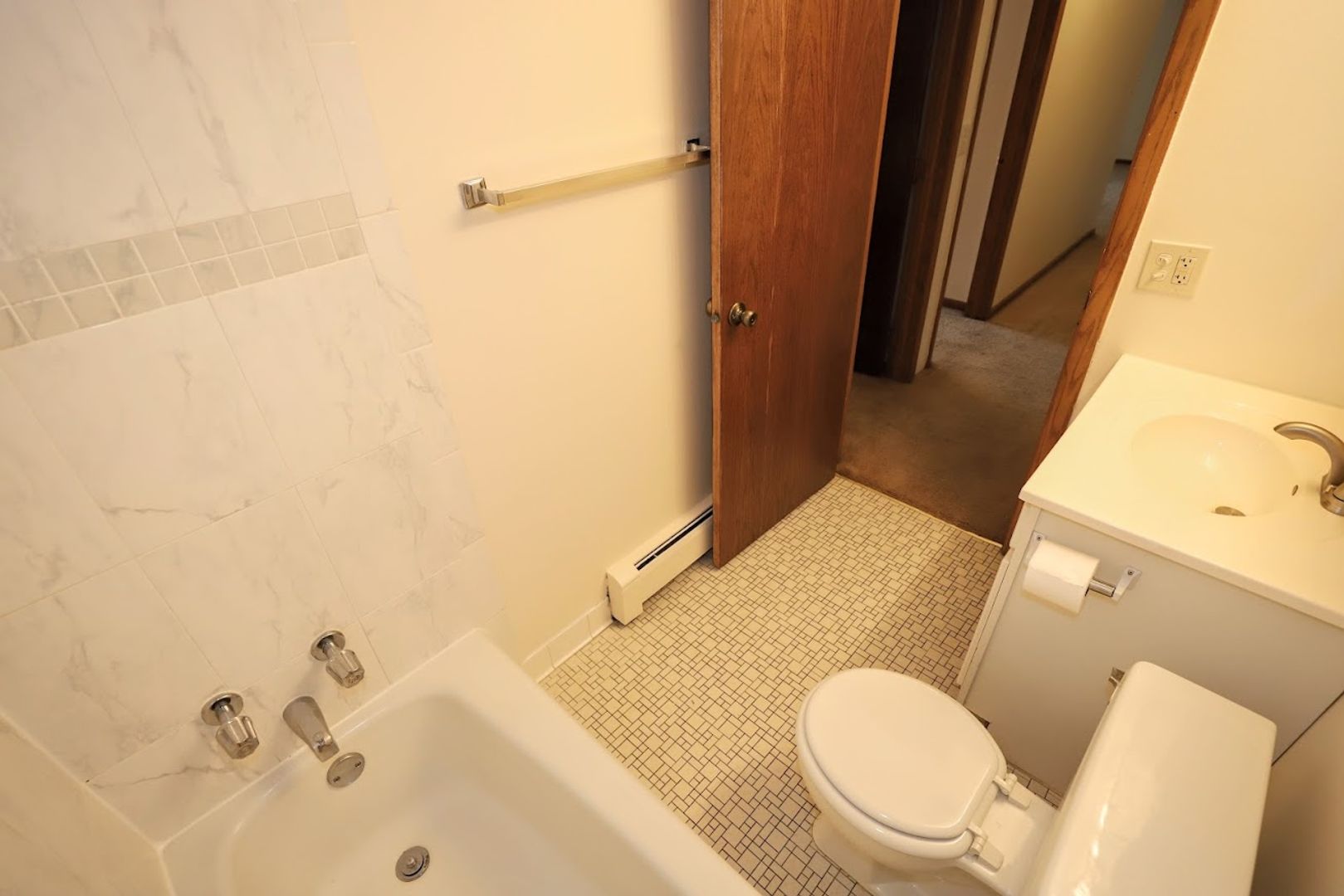 Chanhassen Apartment: 420/440/489 Chan View