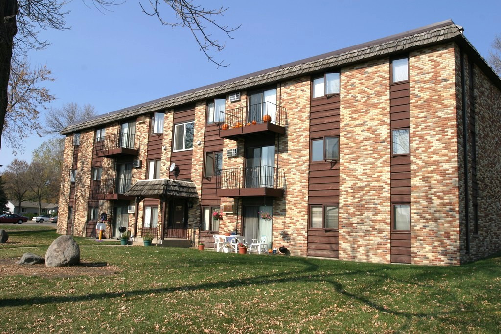 Chanhassen Apartment: 420 Chan View