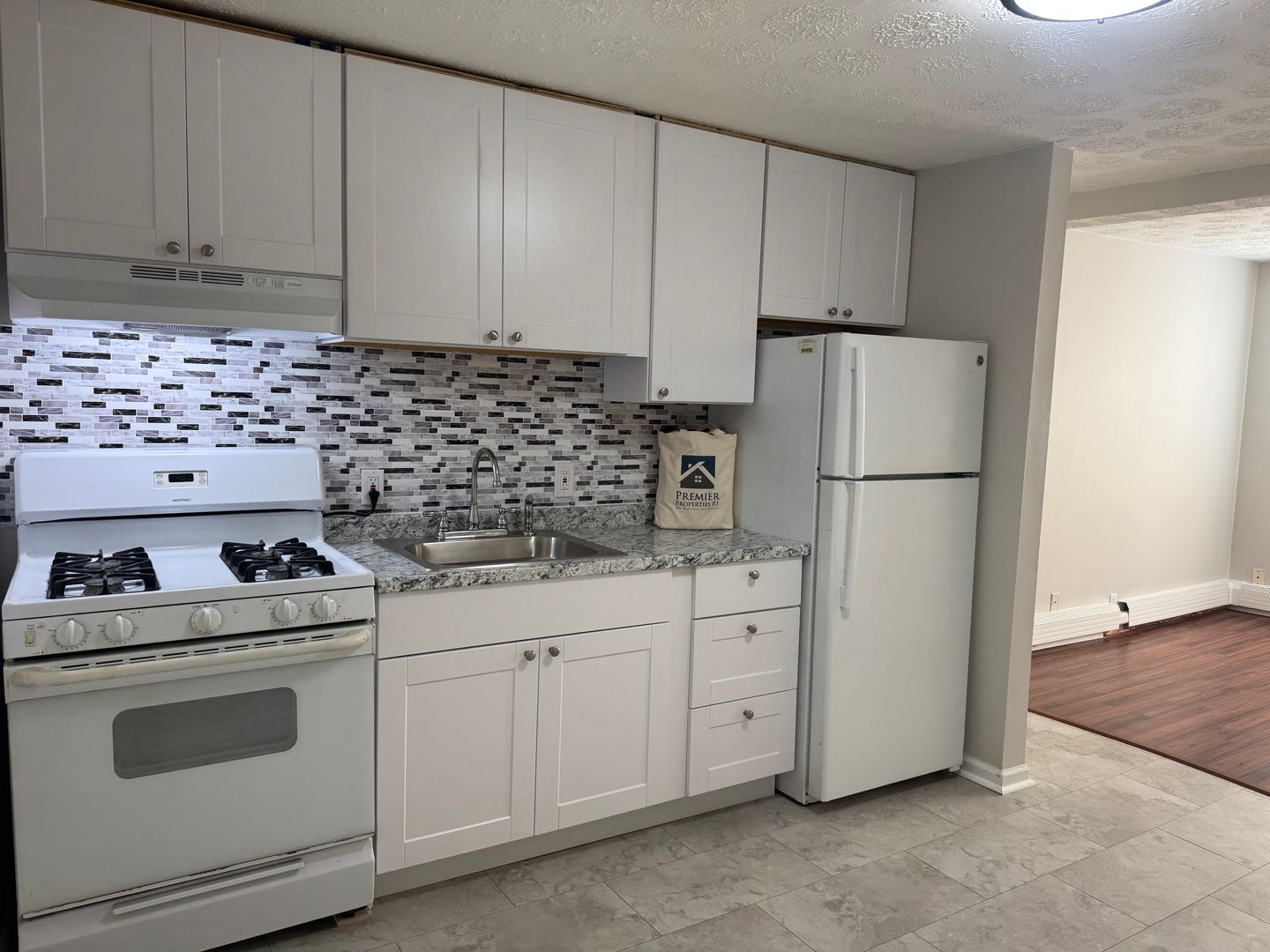 Pawtucket Apartment: 118 Benefit Street