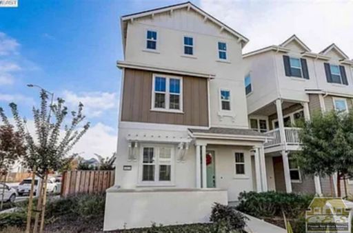 Split level 4 bedroom 3 bath home in highly sought-after Newark Neighborhood – photo 1