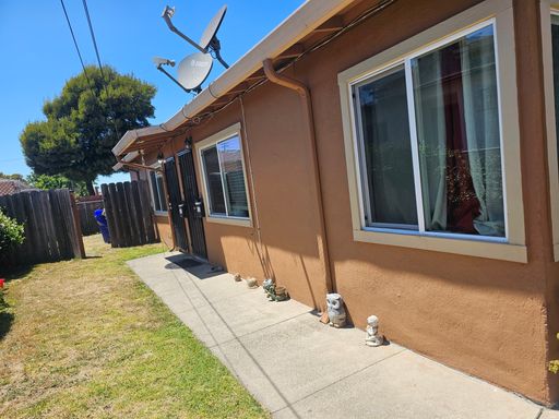 Single level 2-bedroom home with 1 car garage – photo 1