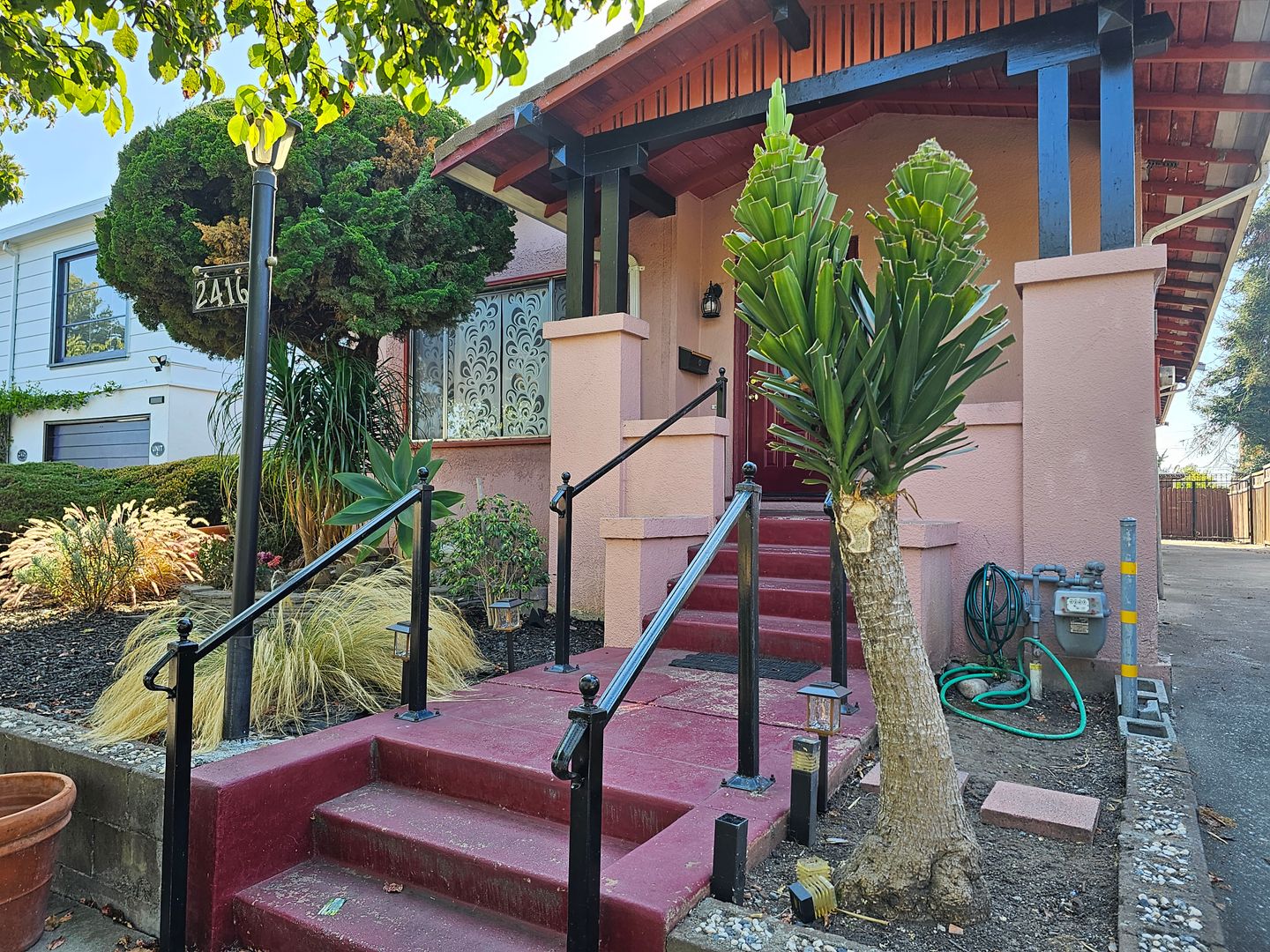 Berkeley House: 2416 Browning Street