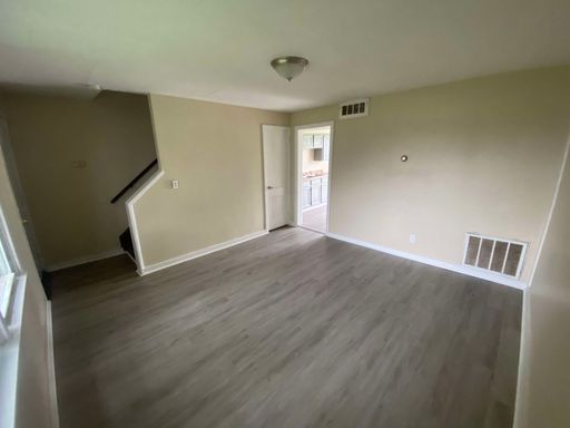 2 Bedroom Townhouse - Newly Remodeled