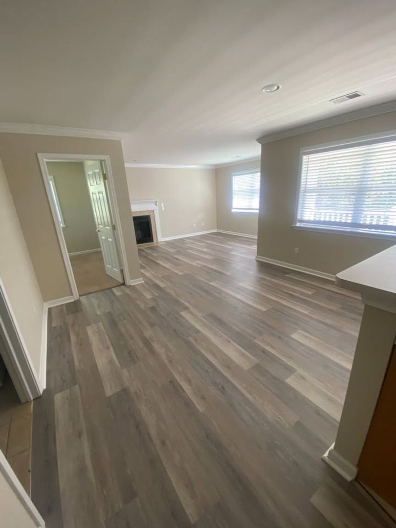 West Seneca Apartment: 1560 - 1590  Southwestern Blvd.