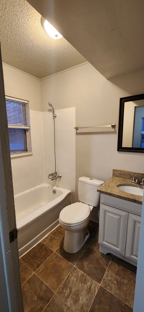 Des Moines Apartment: 712 Bancroft St