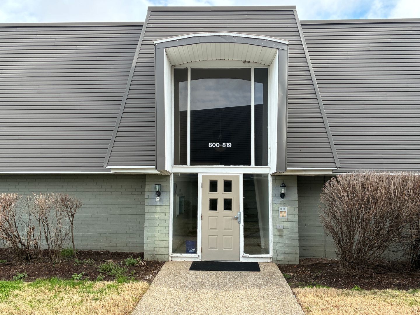 Louisville House: 805 La Fontenay Ct