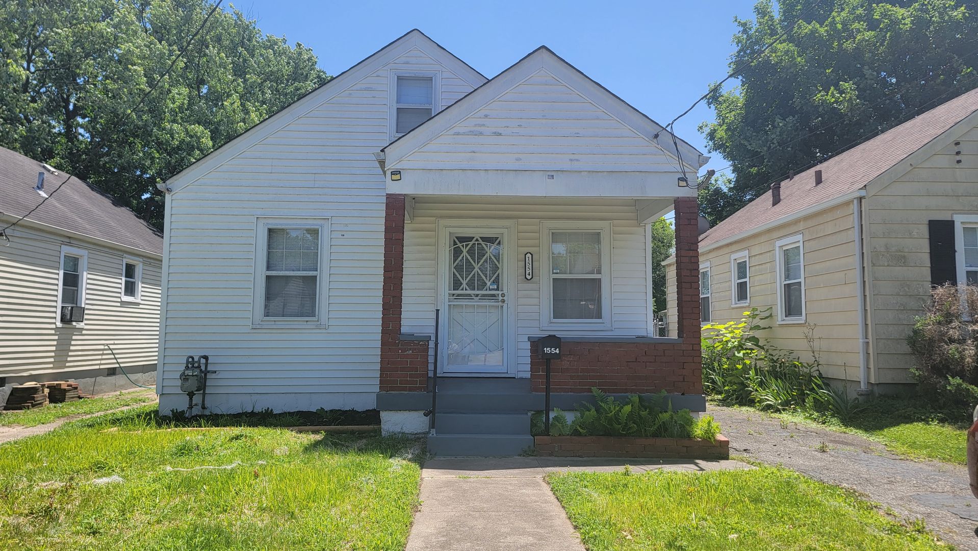 Louisville House: 1554 Clara Ave
