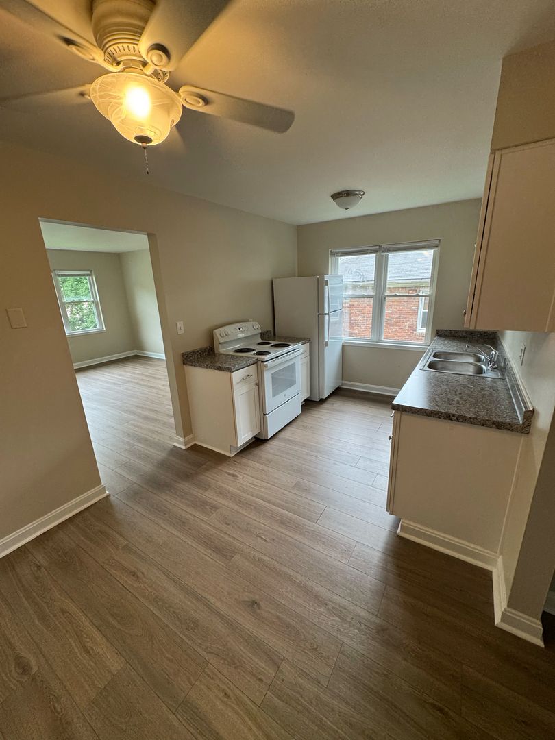 Louisville Apartment: 2711 Brownsboro Rd