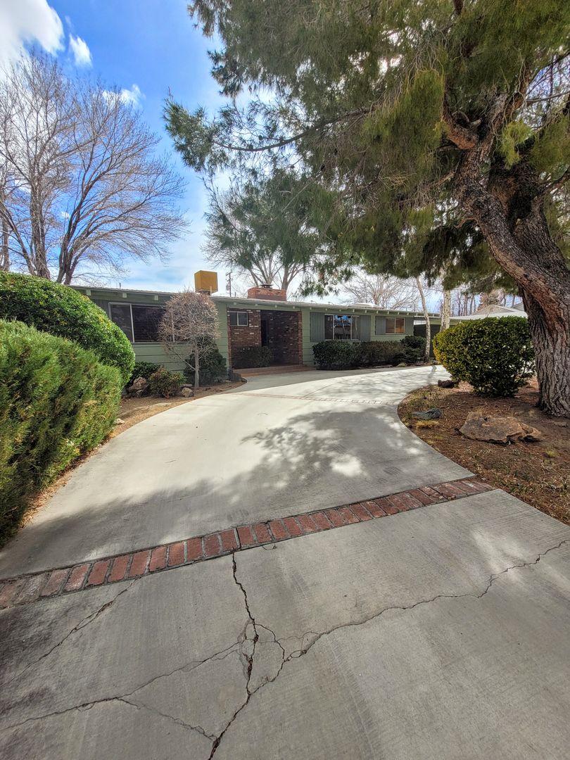 Bishop House: 3012 Indian Creek