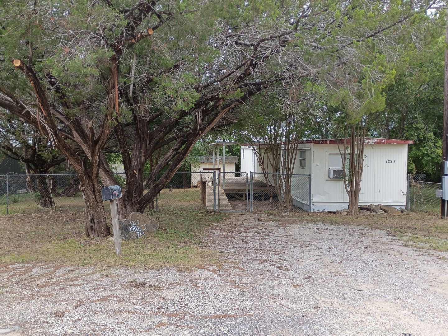 Granbury House: 1227 Pawnee Trail
