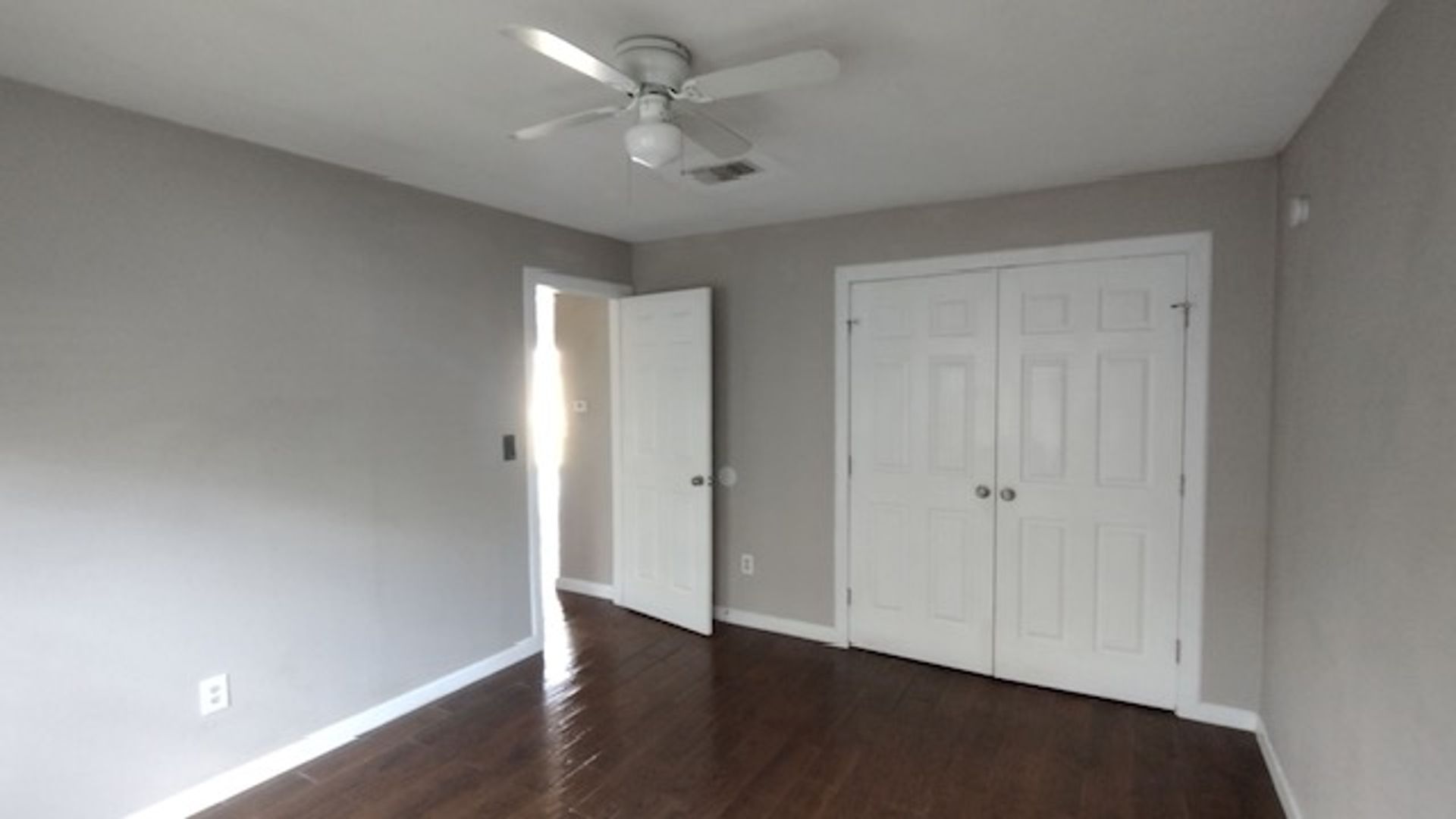 Granbury Apartment: 931-933 Meadowlark Circle