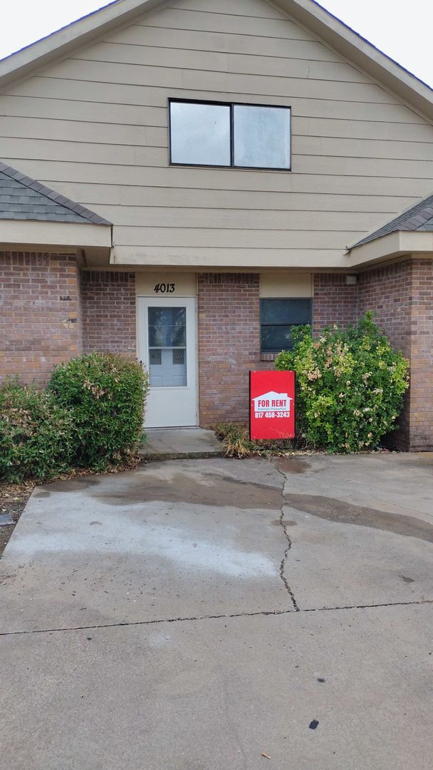 Granbury Apartment: 4015 Apache Circle