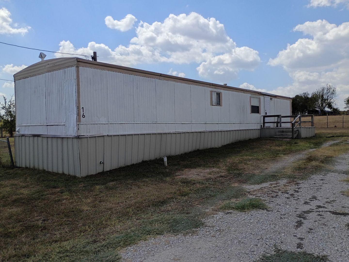 Azle House: 220 Baughman Hill Road #16