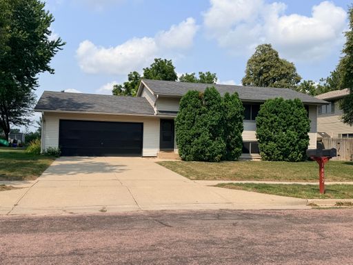 1402 E Lewis (Lower Level)